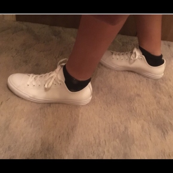 - Converse low tops - Picture 3 of 3